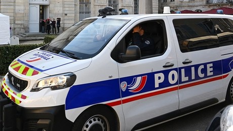 Pyrénées-Atlantiques : poignardée par un élève, une enseignante décède