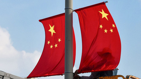 Deux drapeaux de la Chine dans la province chinoise du Zhejiang (image d'illustration).