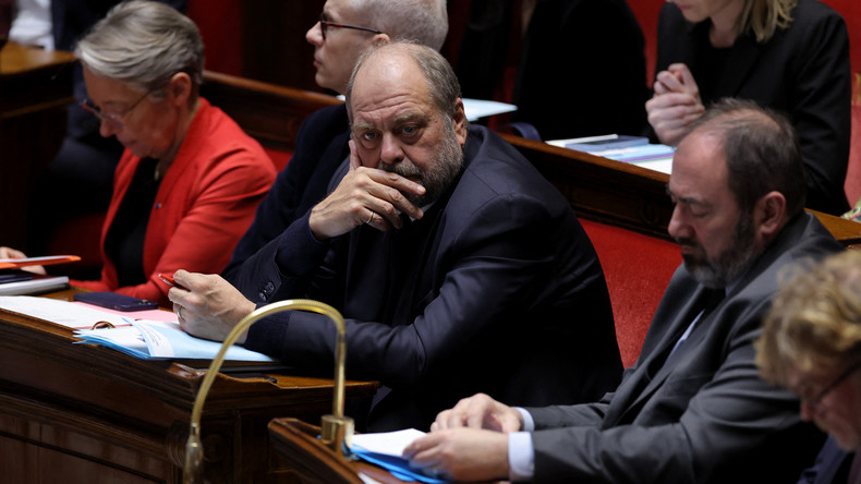 Tollé à l'Assemblée après des bras d'honneur de Dupond-Moretti au député Olivier Marleix