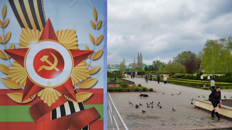 Un tableau affichant des insignes de l'ère communiste est visible à Tiraspol, le 16 avril 2014 (image d'illustration).