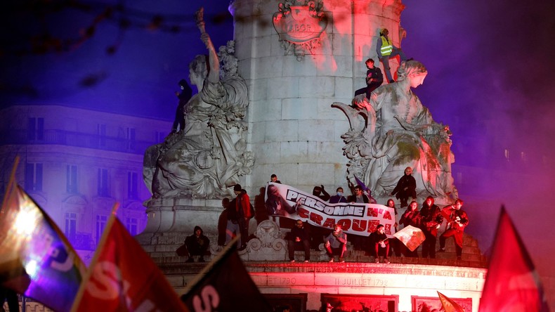 Opposition à la réforme des retraites : nouvelles tensions entre manifestants et forces de l'ordre