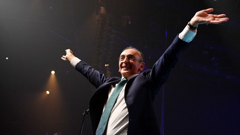 Heurts entre antifas et forces de l'ordre en marge de la venue d'Eric Zemmour à Villeurbanne