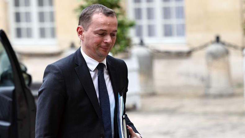 Grogne sociale : Dussopt confirme que le gouvernement a instruction de limiter ses déplacements