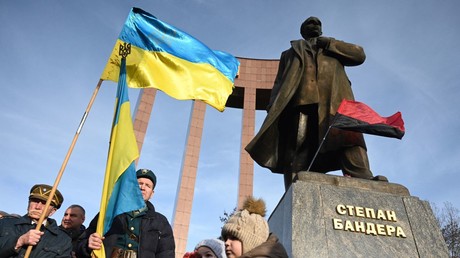 Des personnes assistent à une cérémonie marquant le 114e anniversaire de la naissance de Stepan Bandera, à Lvov, dans l'ouest de l'Ukraine, le 1er janvier 2023 (image d'illustration).