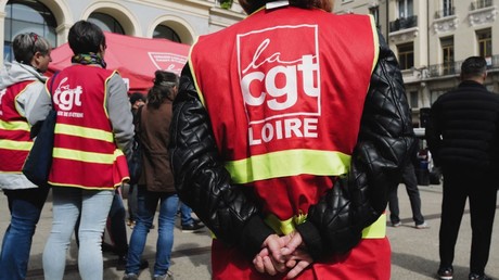 Des manifestants de la CGT devant l'hôtel de ville de Saint-Etienne, le 26 septembre 2022 (image d'illustration).