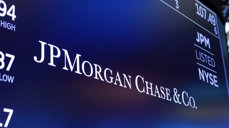 La banque JPMorgan Chase poursuit un de ses anciens cadres Ă cause de ses liens avec Epstein