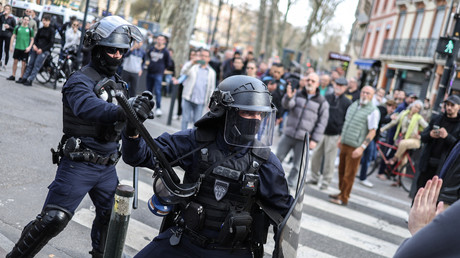 Affrontement entre des CRS et des manifestants, à Toulouse, le 23 mars 2023 (image d'illustration).