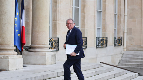 Bayrou accuse Mélenchon de nourrir «une stratégie de déstabilisation de notre société»