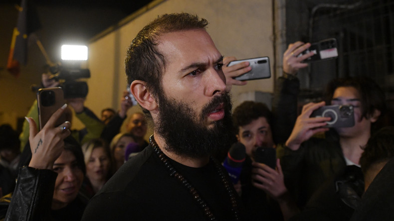 Roumanie : l'influenceur Andrew Tate assigné à résidence après trois mois de détention