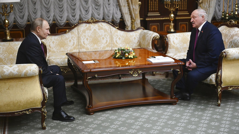 Vladimir Poutine et Alexandre Loukachenko, à Minsk, en Biélorussie, le 19 décembre 2022 (image d'illustration).