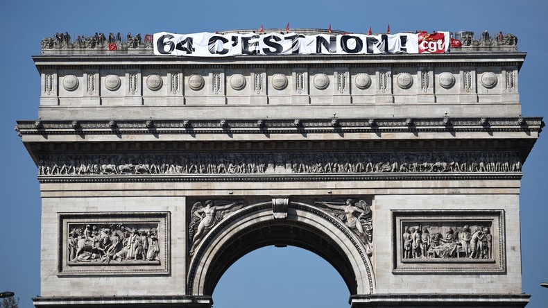 L'Arc de Triomphe fermé une heure par des opposants à la réforme des retraites