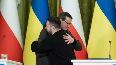 Volodymyr Zelensky et Mateusz Morawiecki à Kiev, le 24 février 2023. (Photo d’illustration)