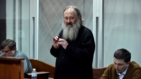 Le métropolite Pavel au tribunal le premier avril.
