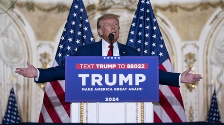 Inculpé, Donald Trump dénonce une «insulte à la nation» devant ses partisans Inculpé, Donald Trump dénonce une «insulte à la nation» devant ses partisans