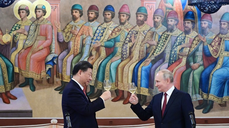 La Russie «vassalisée» par la Chine ? Moscou écarte la «compréhension erronée» de Macron