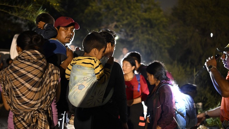 États-Unis : la situation se tend entre les migrants et les habitants au Texas