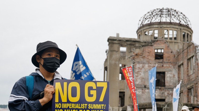 Japon : des militants antiguerre affrontent la police avant le sommet du G7 à Hiroshima