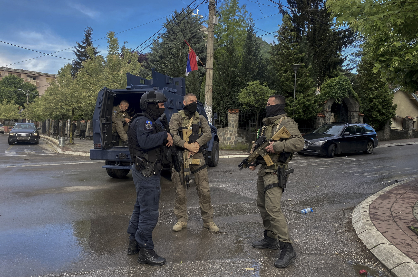 Nord Kosovo : vives tensions entre la police kosovare et les Serbes (VIDEOS)