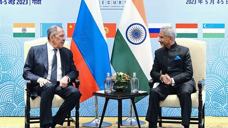 Sergueï Lavrov (à gauche) s'est déplacé en Inde à l'occasion du sommet de l'Organisation de coopération de Shanghai.