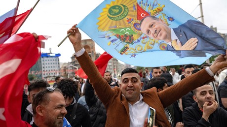 Présidentielle en Turquie : Erdogan revendique la victoire, Poutine le félicite