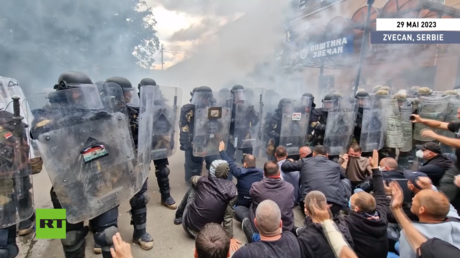 Kosovo : la tension perdure après les affrontements entre des Serbes et les soldats de l’OTAN