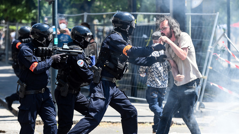 Opposition à la réforme des retraites : quelques tensions en marge du cortège, le mouvement ralentit