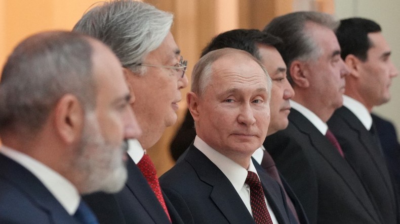 Vladimir Poutine rencontre les chefs de gouvernement de la CEI et de l’UEEA