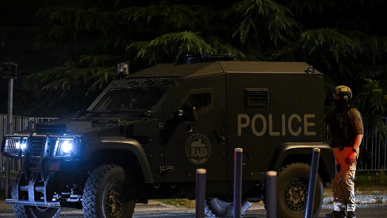 Avec le drame de Nanterre, la légitime défense des policiers sur la sellette ?