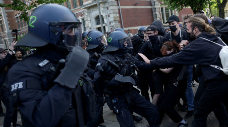 Des manifestants et des policiers s’affrontant à Leipzig, le 3 juin 2023 (photo d’illustration).