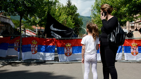Rassemblement de la minorité serbe au nord du Kosovo le 2 juin 2023.