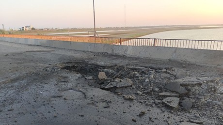 Un pont reliant la Crimée à la région de Kherson endommagé par une frappe ukrainienne