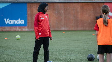 Joueuse de football portant un hijab en Finlande (image d'illustration).
