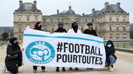Hijab dans le football : le Conseil d’Etat maintient l'interdiction du voile durant les compétitions