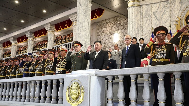 70e anniversaire de la guerre de Corée : Choïgou assiste au défilé à Pyongyang