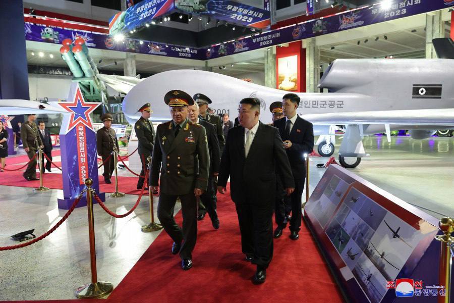 Kim Jong-un accueille Sergueï Choïgou à Pyongyang, ils évoquent les questions de sécurité