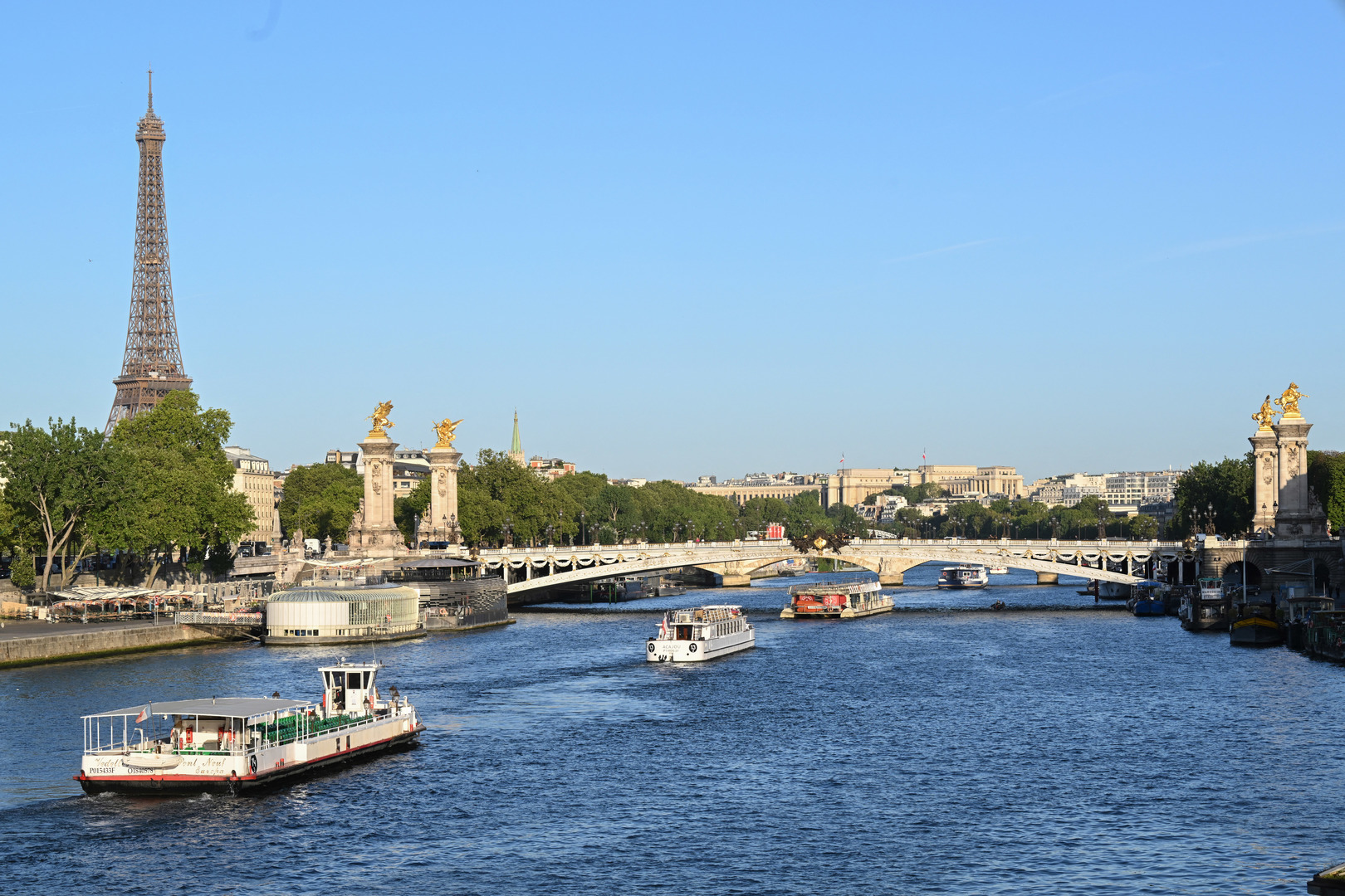 touriste viol tour eiffel