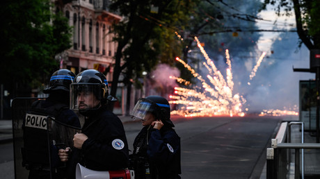 Pour éviter de revivre les scènes de chaos pendant les émeutes, certaines municipalités ont préféré annuler les festivités du 14 juillet.