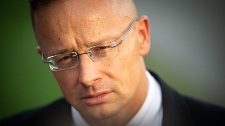 Borrell veut verser 20 milliards d’euros à l’armée ukrainienne, la Hongrie veut la paix