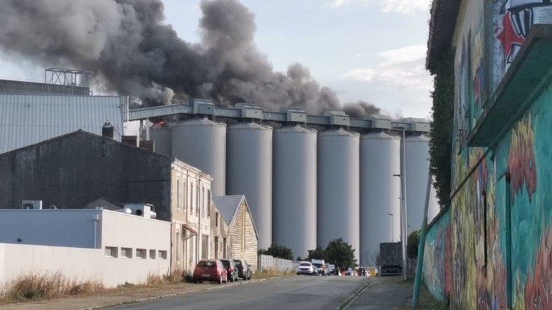 La Rochelle : un silo à grains a pris feu