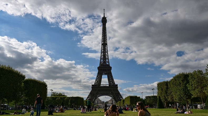 Paris : la tour Eiffel évacuée à cause d’une fausse alerte à la bombe