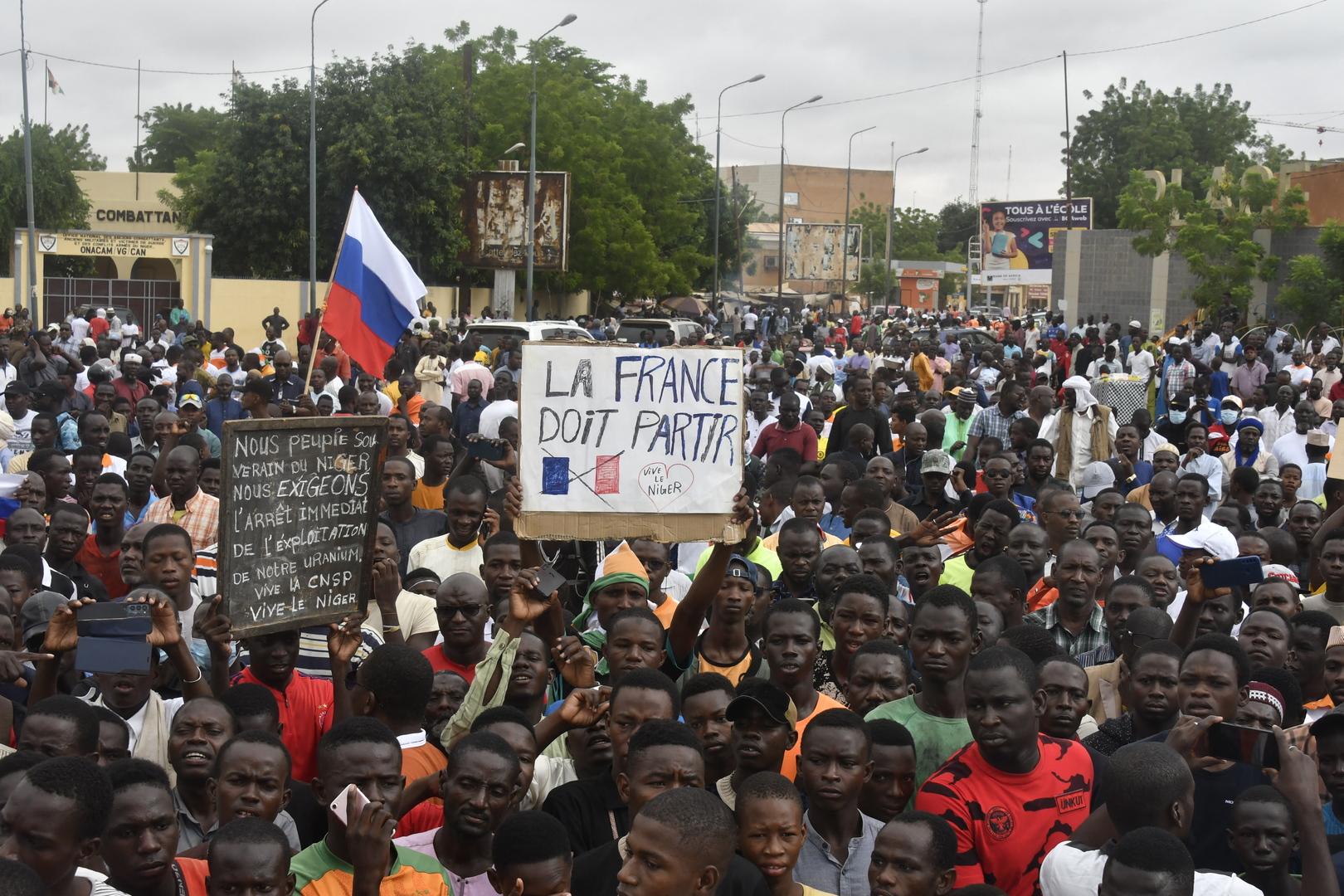 La tension monte au Niger : la fin de l’ultimatum de la Cédéao approche, Bazoum appelle à l'aide