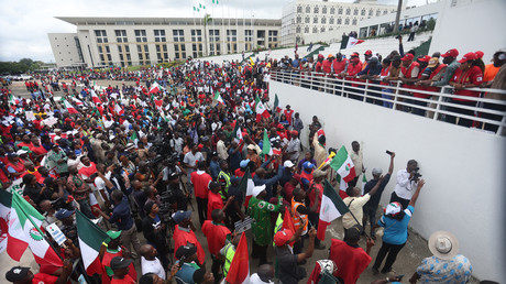 Nigeria : accord avec les syndicats après que les portes de l'Assemblée ont été forcées