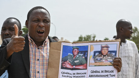 Un partisan du coup d'Etat militaire au Niger, le 6 août 2023 (image d'illustration).