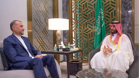 Le chef de la diplomatie iranienne rencontre MBS et évoque un échange «franc»