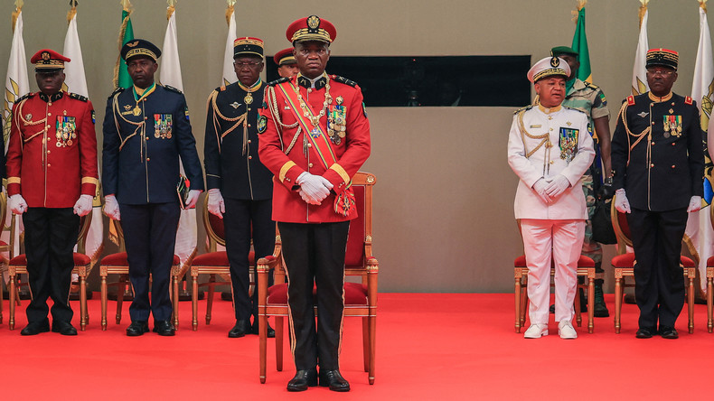 Gabon : le général Brice Oligui Nguema prête serment comme «président de transition»