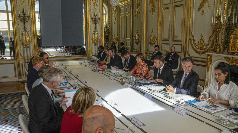 Planification écologique «à la française» : les oppositions étrillent Emmanuel Macron