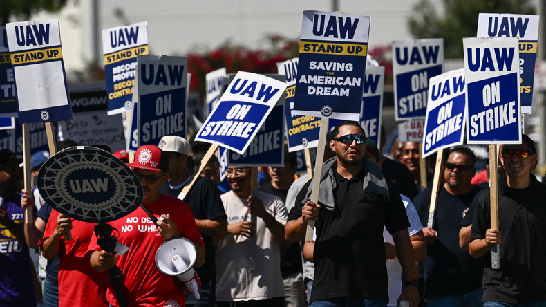 Etats-Unis : la grève historique du secteur automobile renforcée par 7 000 salariés supplémentaires