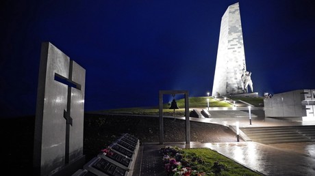 «Bastion de la Russie» : Poutine rend hommage aux «héros du Donbass»