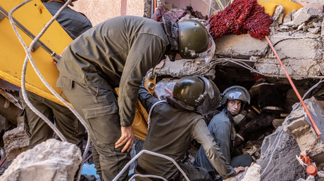 Séisme au Maroc : la course contre la montre des secouristes pour retrouver des survivants
