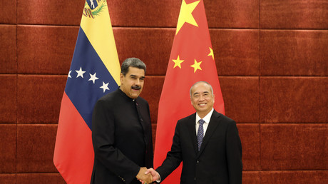 En visite à Pékin, Maduro espère rejoindre les BRICS